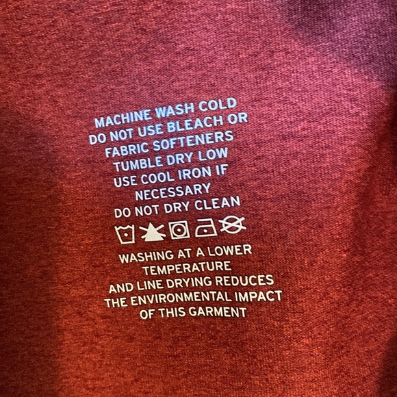 Radiant rust long sleeve poly/spandex blend long sleeve top w/thumb holes by REI - Picture 5 of 6